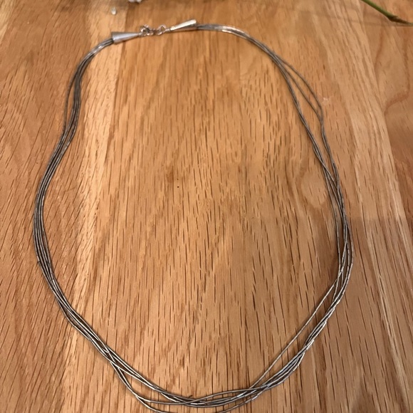 Elegant sterling silver necklace with 5 thin chains - Picture 2 of 2